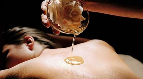 gemasseerd worden met gebruik van massage olie